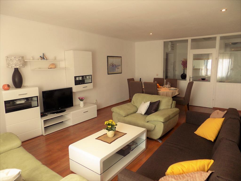 Apartment Anamarija Njivice Bagian luar foto